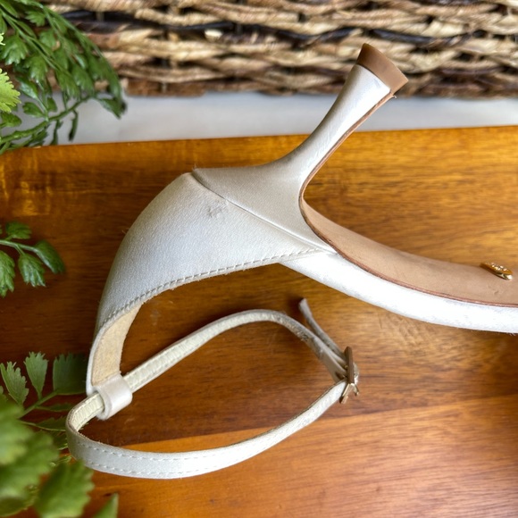 Badgley Mischka white satin embellished heels size 8 - Picture 8 of 9